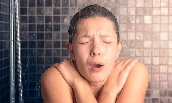 Doccia Fredda per Dimagrire? Funziona ma è Pericolosa!