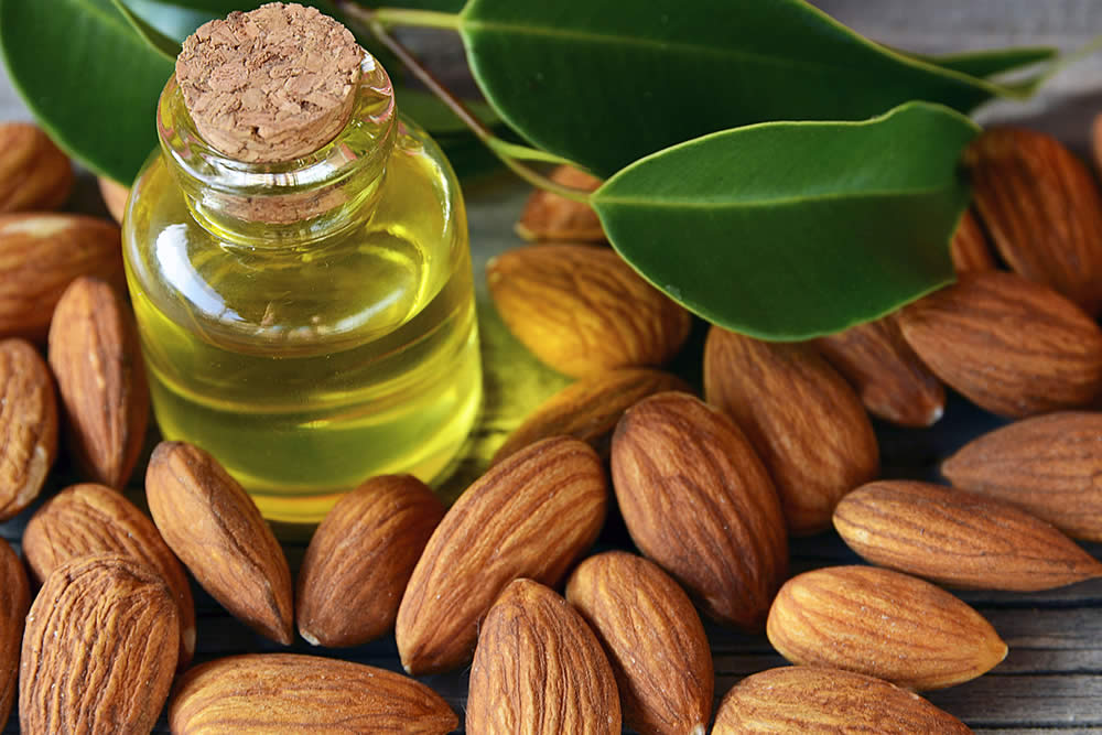 Olio di Mandorle Dolci 2019 - Proprietà e Benefici per Pelle e Salute