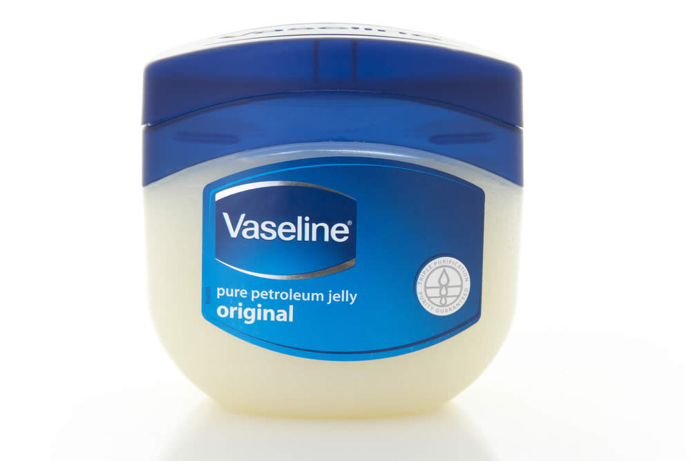 Vaselina Bianca - Fa Male o è una Bufala? Usi e Proprietà Cosmetiche