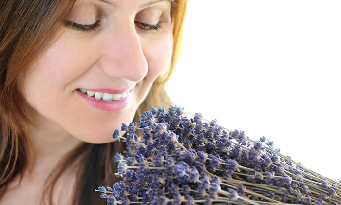 Disturbi della Menopausa: Combattili con gli Oli Essenziali